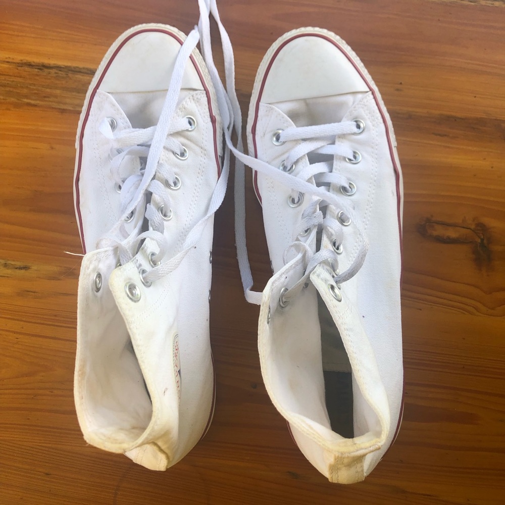 Chuck Taylor converse shoes…white and navy